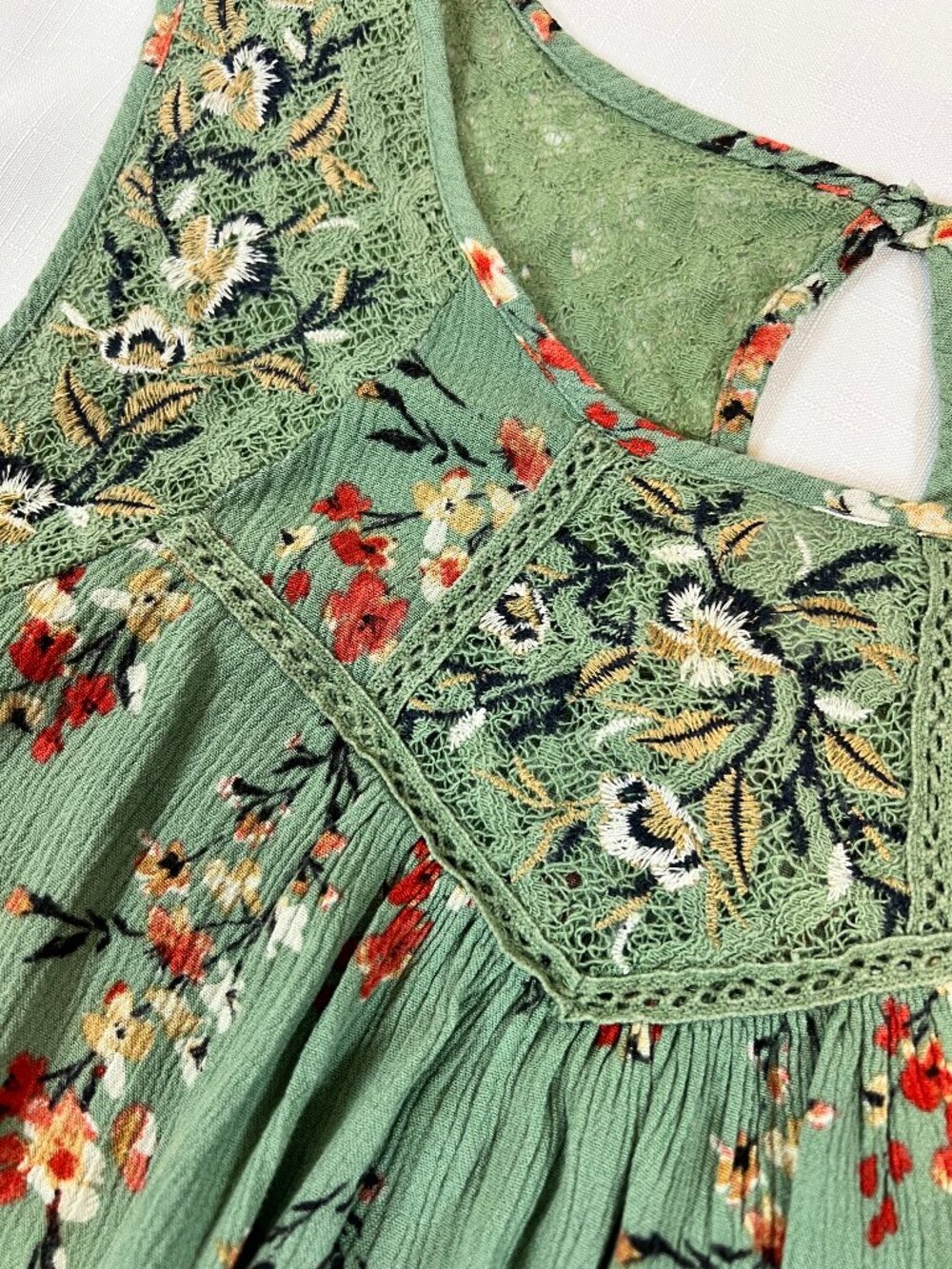 Mason &‎ Belle XL Green Floral Embroidered Lace Boho Keyhole Sleeveless Blouse